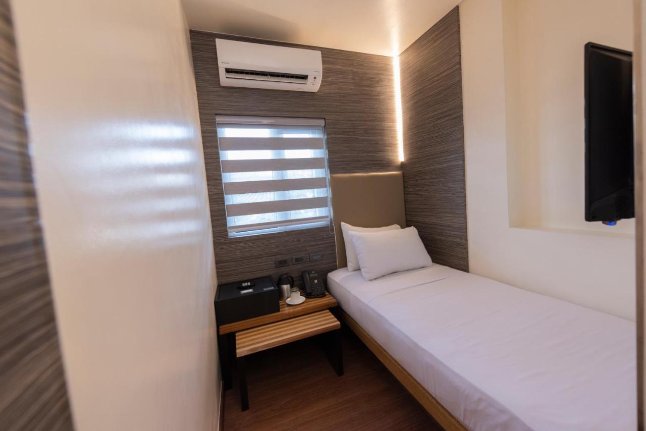 Kabayan Hotel Pasay Exterior photo